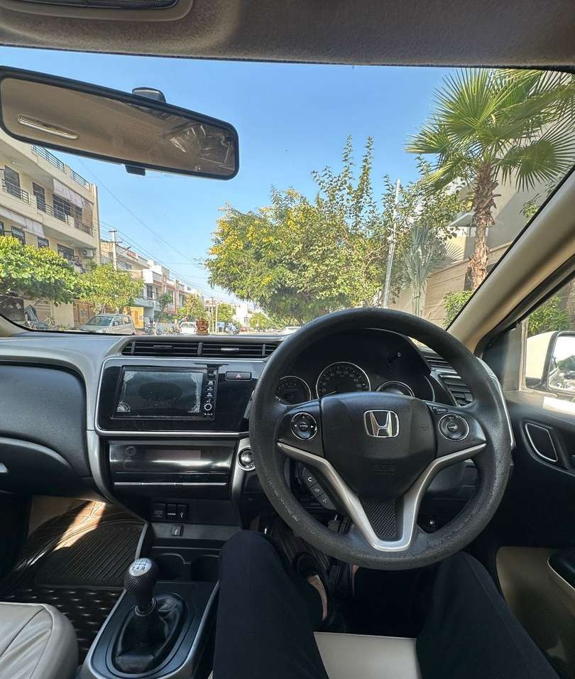 honda city (2017) V MT Exclusive