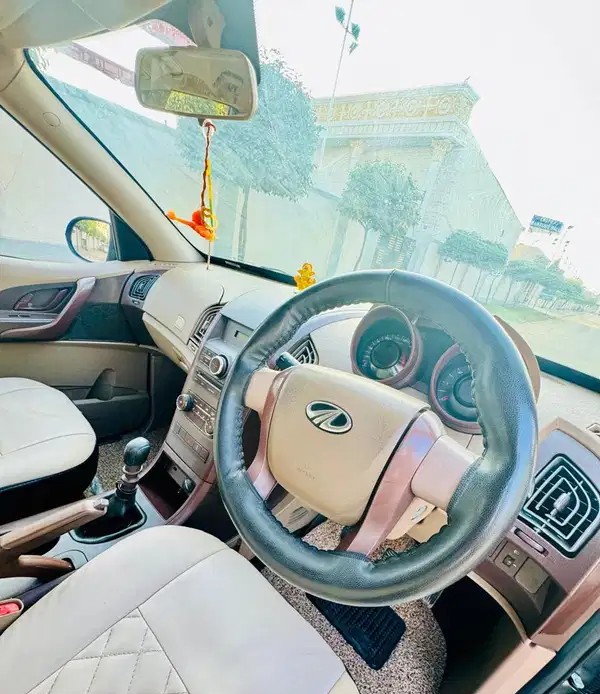 mahindra xuv500 (2015)
