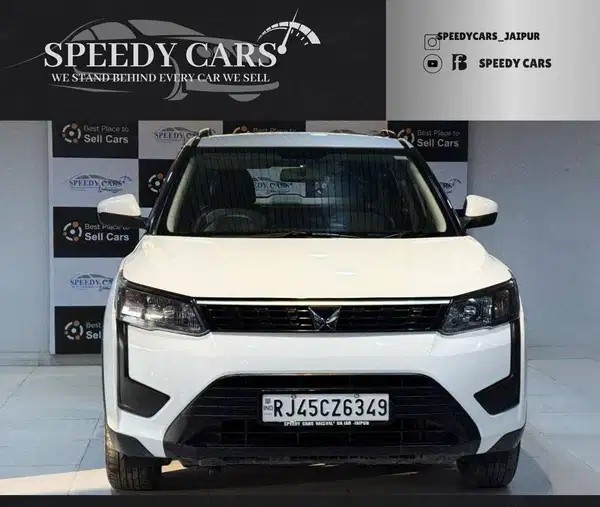 mahindra xuv300 (2024)