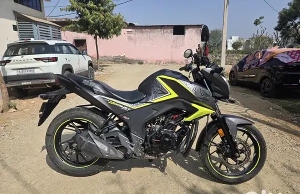  cb hornet 160r
