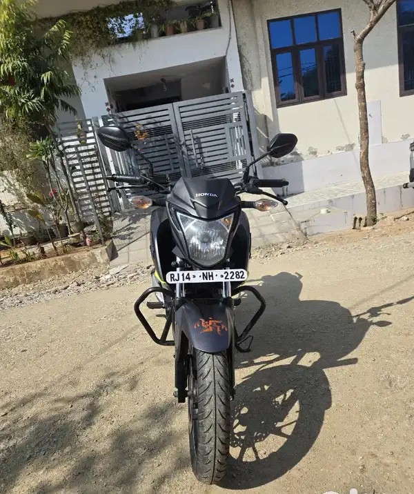  cb hornet 160r