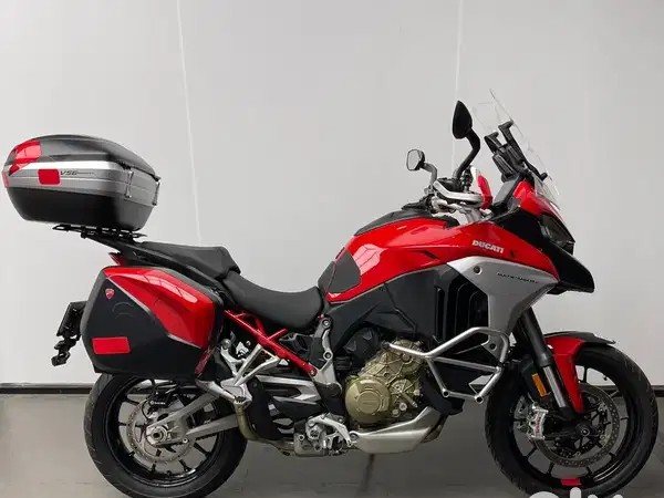 ducati multistrada v4 (2021)