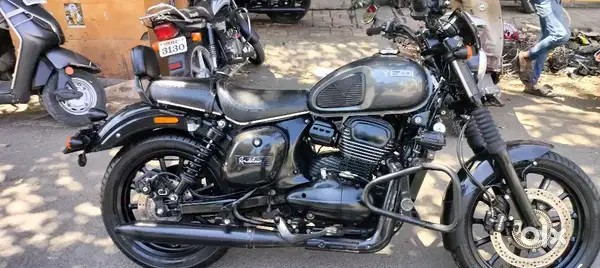 yezdi roadster (2022)