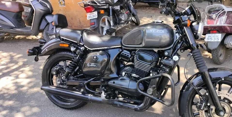 yezdi roadster (2022)