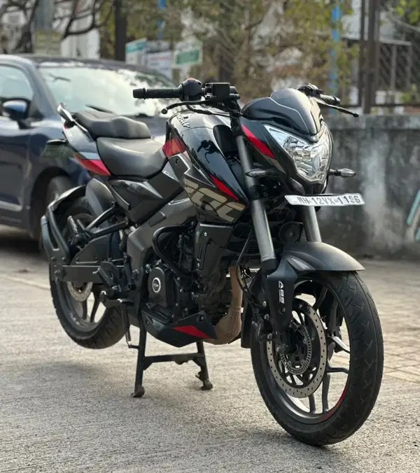 bajaj pulsar ns200 (2023)