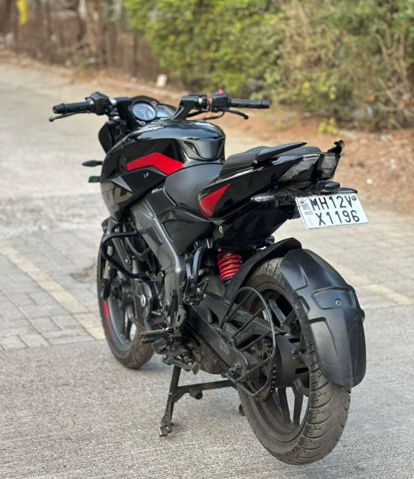 bajaj pulsar ns200 (2023)