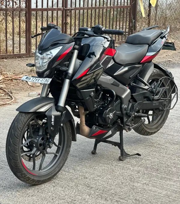 bajaj pulsar ns200 (2023)