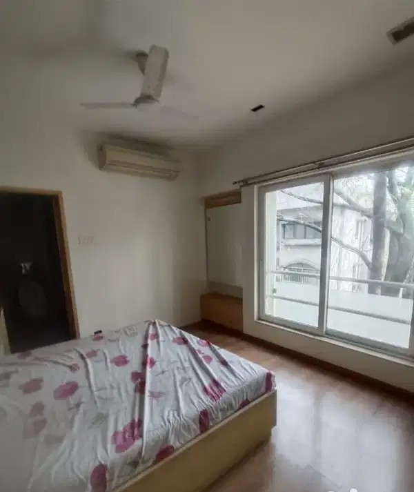 3 BHK - 2 Bathroom - 1410 sqft 2.5bhk in s b road