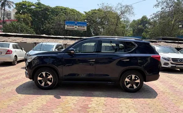 mahindra alturas g4 (2019)