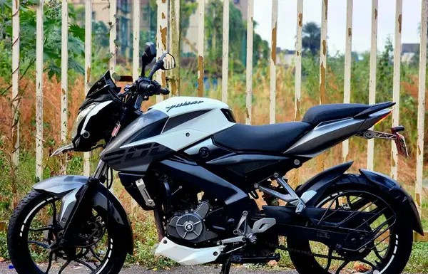 bajaj pulsar ns200 (2017)