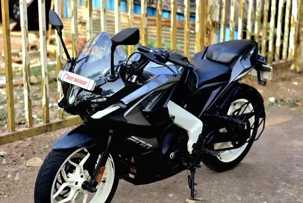  bajaj pulsar rs 200 (2021)