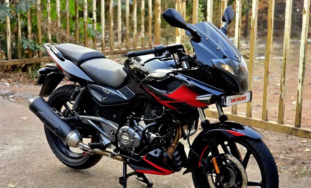 bajaj pulsar 220 f (2021)