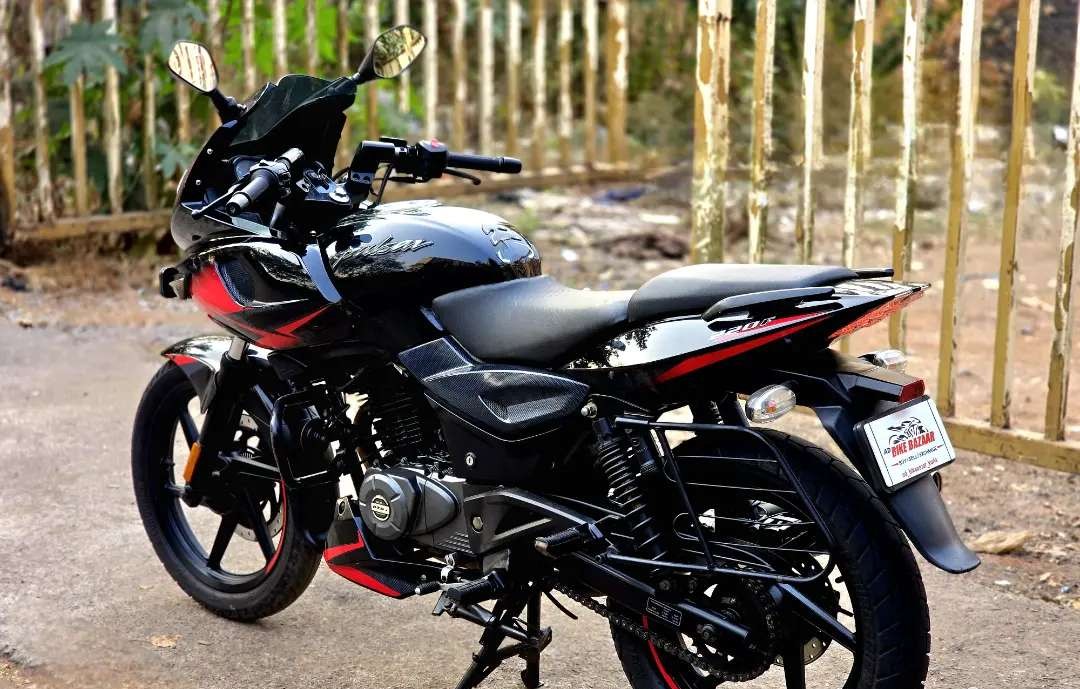 bajaj pulsar 220 f (2021)