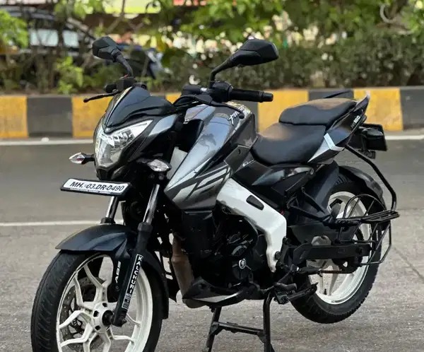  bajaj pulsar ns160 (2021)