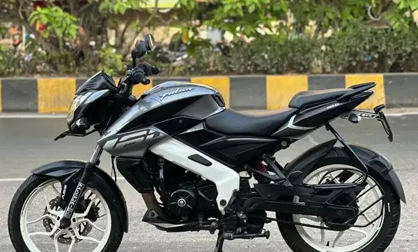  bajaj pulsar ns160 (2021)