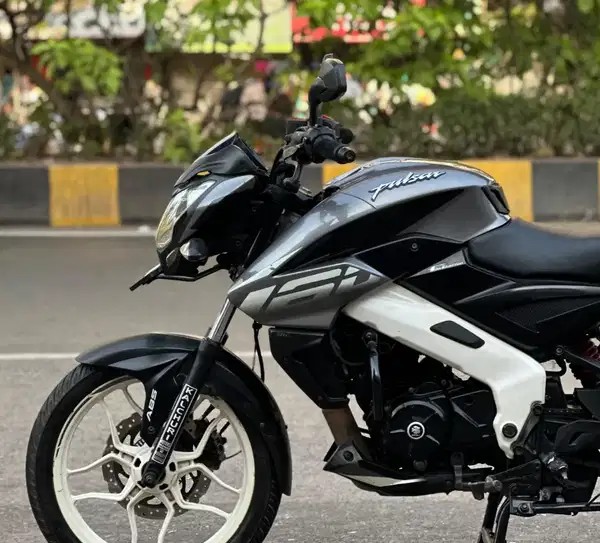  bajaj pulsar ns160 (2021)