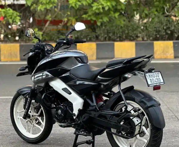  bajaj pulsar ns160 (2021)