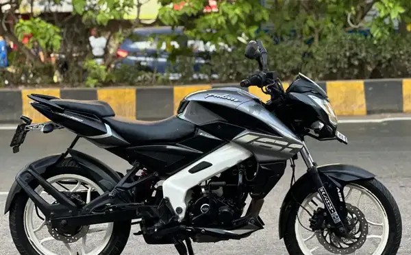  bajaj pulsar ns160 (2021)