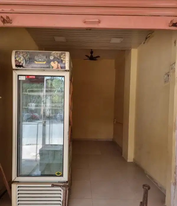 Comfort & Style: Lavish Shop for Rent in Poonam Everest