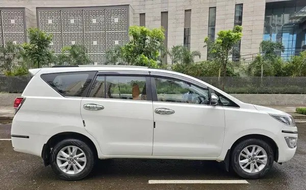 toyota innova crysta (2020)