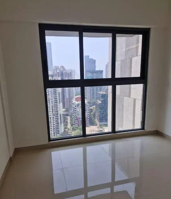 Higher Floor, Well Ventilated flat