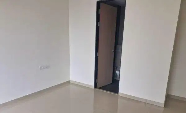 Higher Floor, Well Ventilated flat