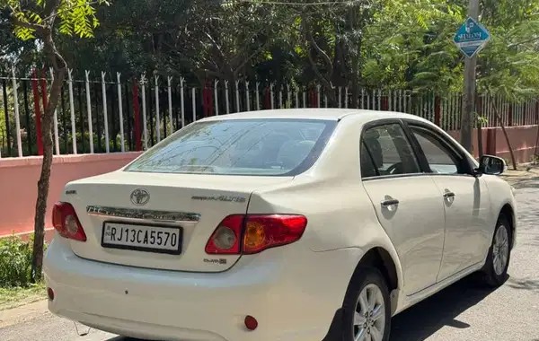 toyota corolla altis (2011)