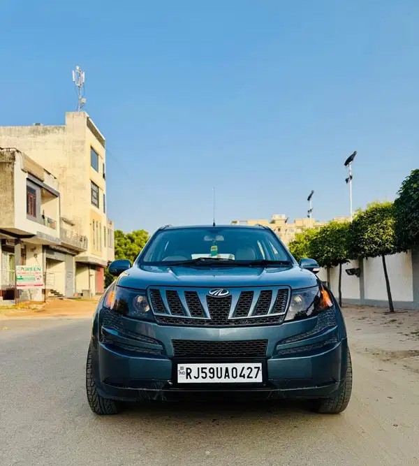 mahindra xuv500 (2015)