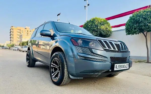 mahindra xuv500 (2015)