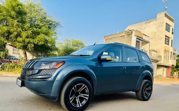 mahindra xuv500 (2015)