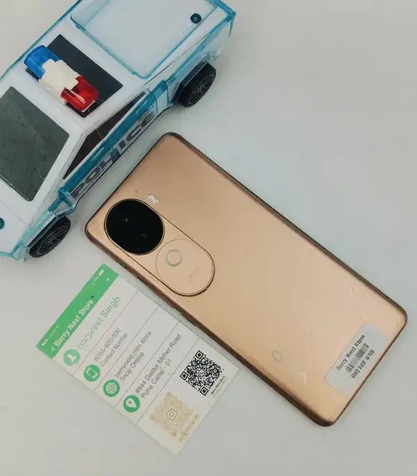 VIVO V40E 8/128GB STORAGE - PRISTINE CONDITION MOBILE WITH BILL.