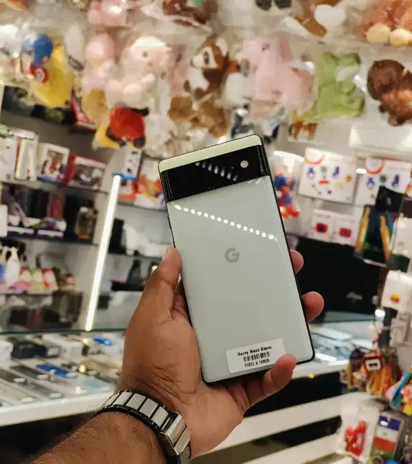 GOOGLE PIXEL 6 128GB STORAGE - SCRATCHLESS DEVICE WITH GENUINE BILL.