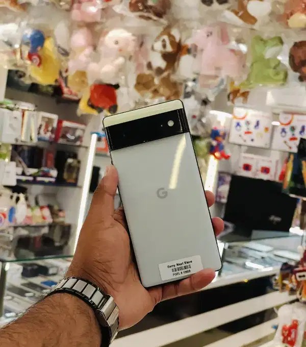 GOOGLE PIXEL 6 128GB STORAGE - SCRATCHLESS DEVICE WITH GENUINE BILL.