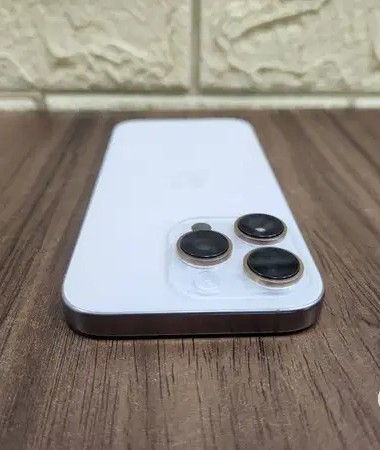 iPhone 16 Pro & Pro Max 256GB Variant Desert Titanium & White Titanium