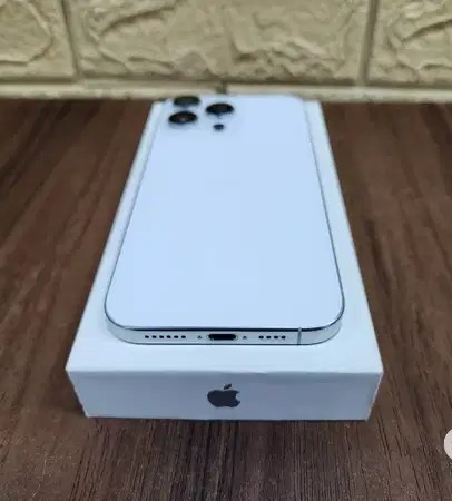 iPhone 16 Pro & Pro Max 256GB Variant Desert Titanium & White Titanium